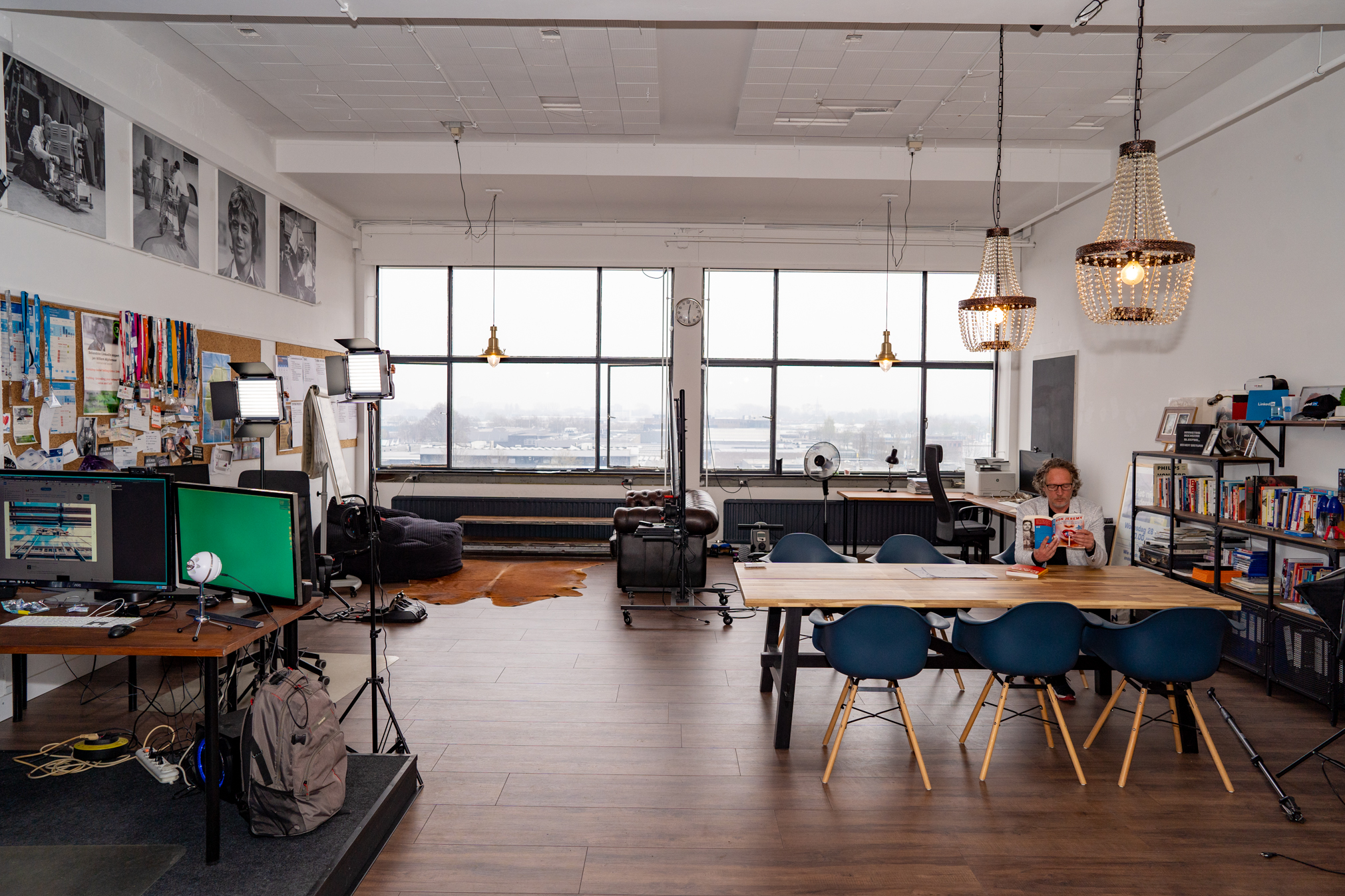 Jan Willem Alphenaar in zijn LinkedIn studio in Plan-B Eindhoven