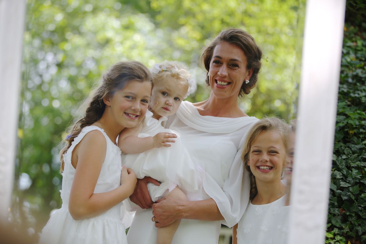 Wieringa trouwdag Joanne en dochters